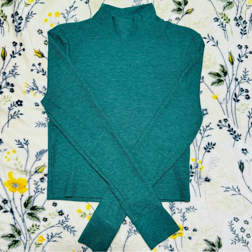 🍀American Eagle Outfitters Cropped Mock Neck Waffle Long Sleeve Tee🍀